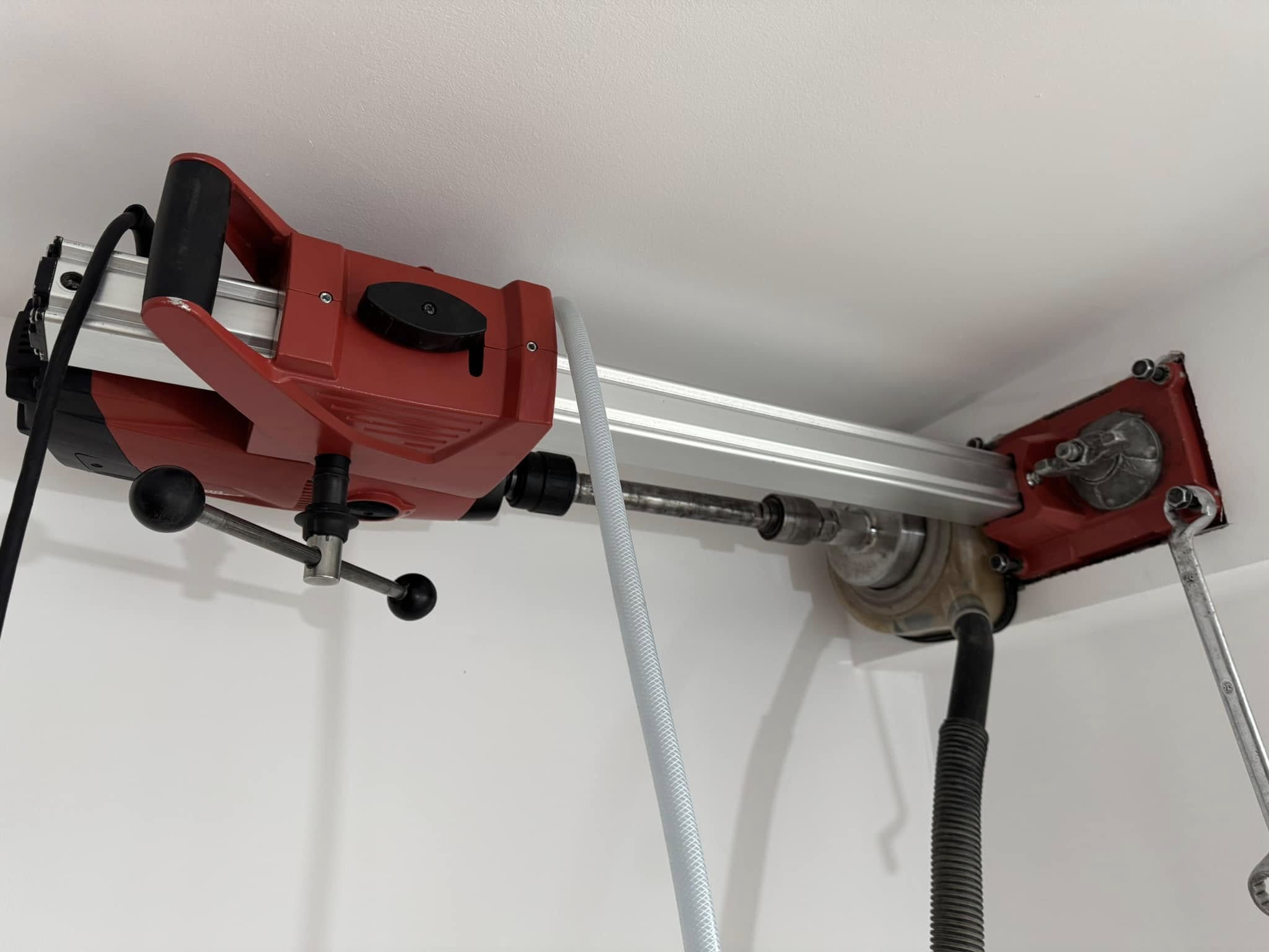 Găuri hotă centrală